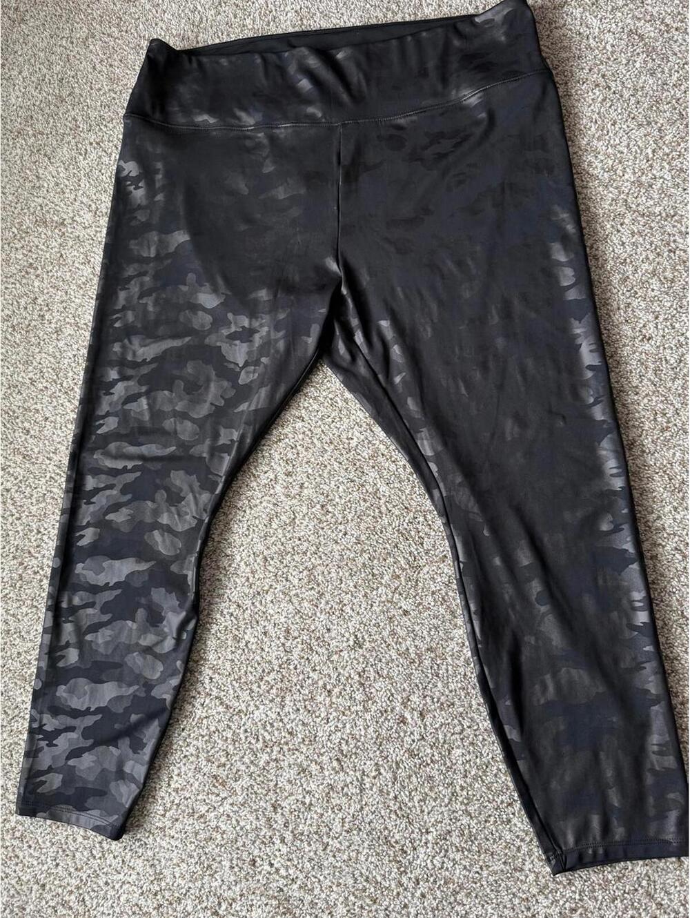Simply Vera Vera Wang Womens 2x Iridescent Black Camouflage High Rise Leggings